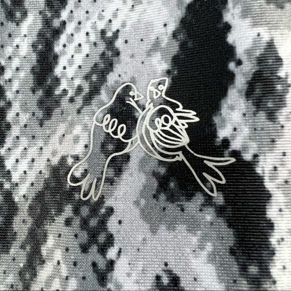 𝅺NEW WITH TAGS PLAYGROUND SNAKESKIN PRINT LEGGINGS‎ - Picture 5 of 7